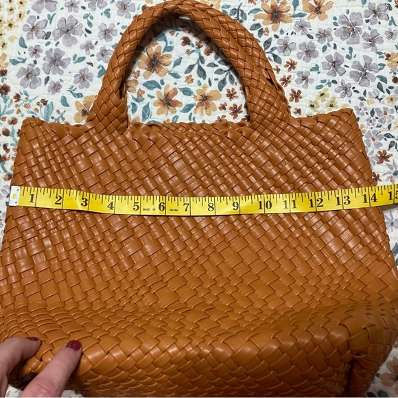 Woven Tan Tote Bag - Picture 4 of 6
